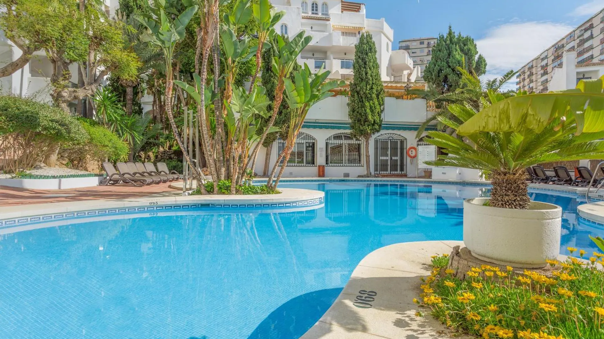 ***  Aparthotel Royal Oasis Club At Pueblo Quinta Benalmádena Spagna