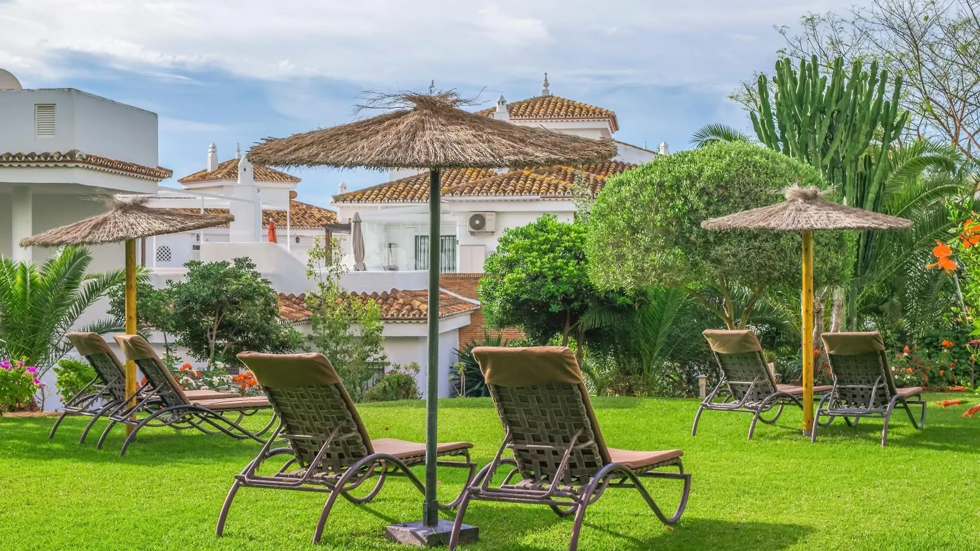 Aparthotel Royal Oasis Club At Pueblo Quinta Benalmádena 3*,  Spagna