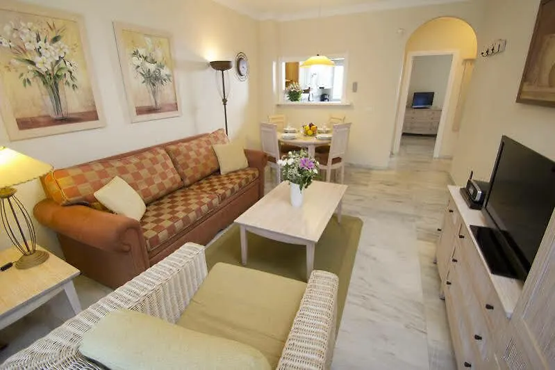 Aparthotel Royal Oasis Club At Pueblo Quinta Benalmádena 3*,  Spagna