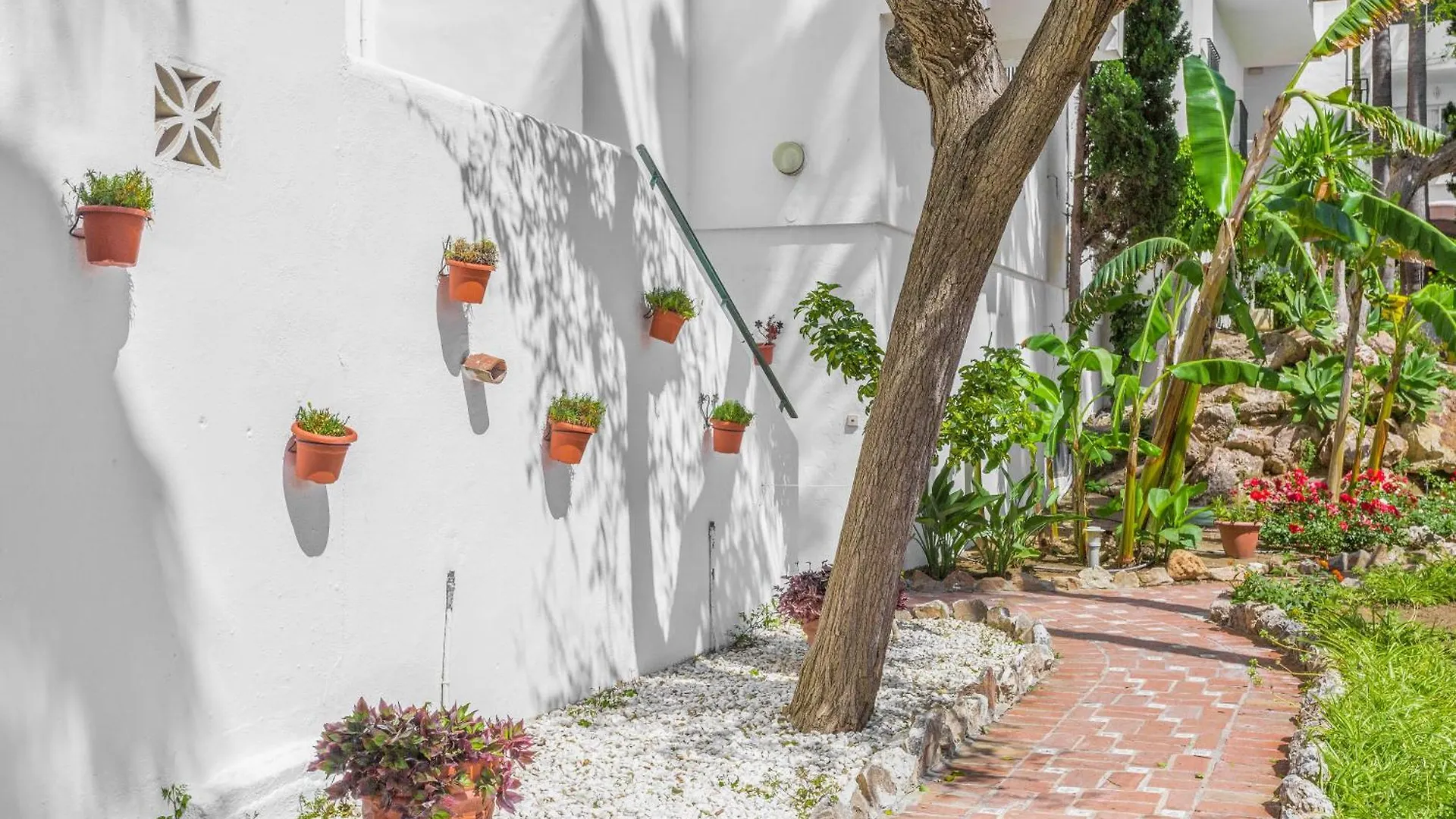 Aparthotel Royal Oasis Club At Pueblo Quinta Benalmádena 3*,  Španělsko