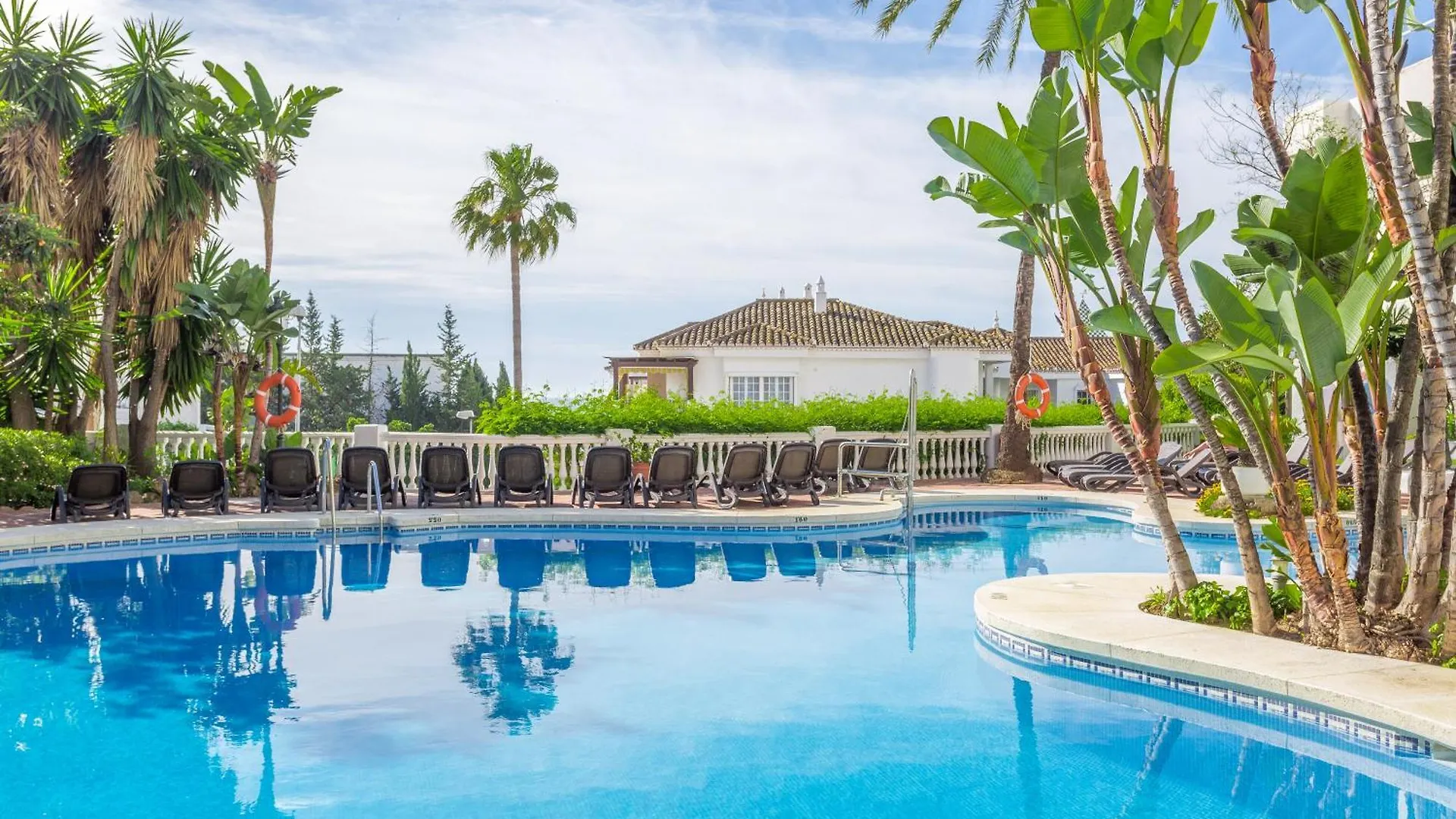 Royal Oasis Club At Pueblo Quinta Aparthotel Benalmadena 3*,